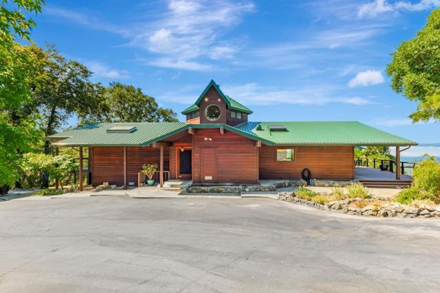 950 Oak Ridge Road, Los Gatos CA: https://media.crmls.org/mediaz/69859294-aba0-45a4-aa8e-f0198d563cd8.jpg