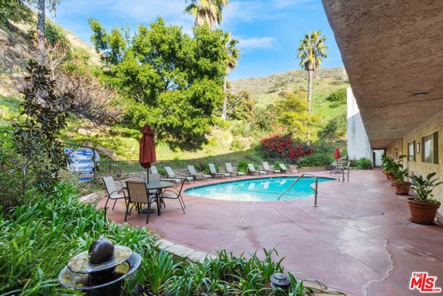 2700 E Cahuenga Boulevard, Los Angeles CA: https://media.crmls.org/mediaz/6985bd50-2a44-4436-b2d1-bb4f8ab81066.jpg