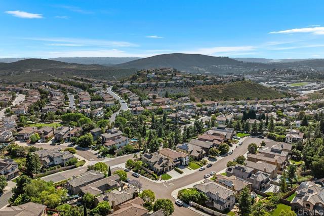 923 Citrine Way, San Marcos CA: https://media.crmls.org/mediaz/698627ae-b0cf-4cd2-b900-806393f11cc4.jpg