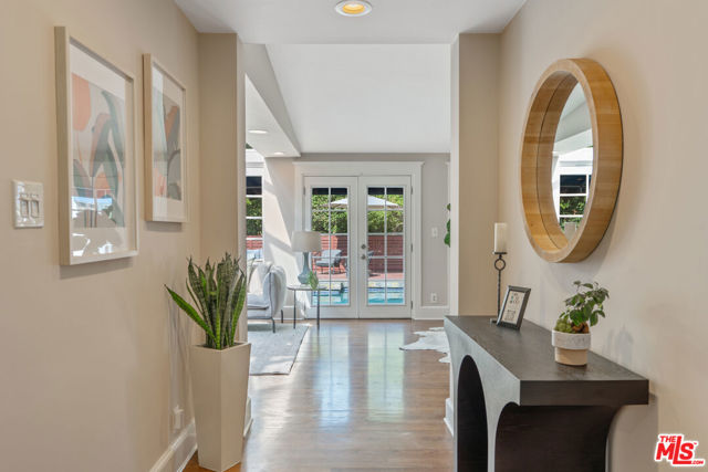 3564 Summerfield Drive, Sherman Oaks CA: https://media.crmls.org/mediaz/69862ab0-5cac-4d06-8783-96c4c5966e04.jpg