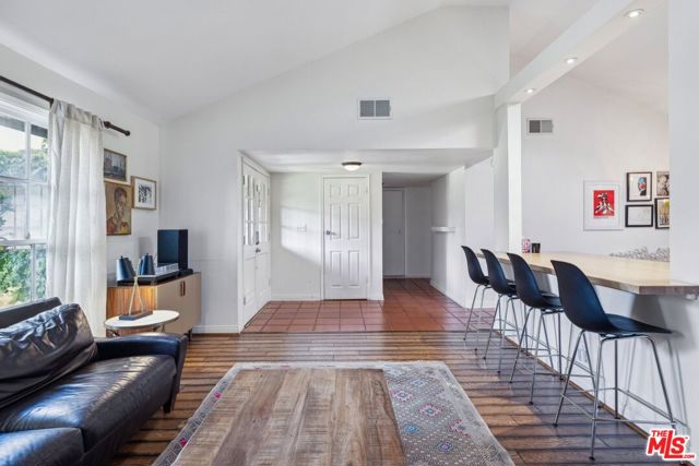 29429 Trailway Lane, Agoura Hills CA: https://media.crmls.org/mediaz/69863b68-d466-40b7-a082-e9bc29eecaf4.jpg