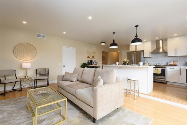 407 Beach Avenue, Half Moon Bay CA: https://media.crmls.org/mediaz/6987d618-c2bc-42b1-a54b-986a2df5ffe2.jpg