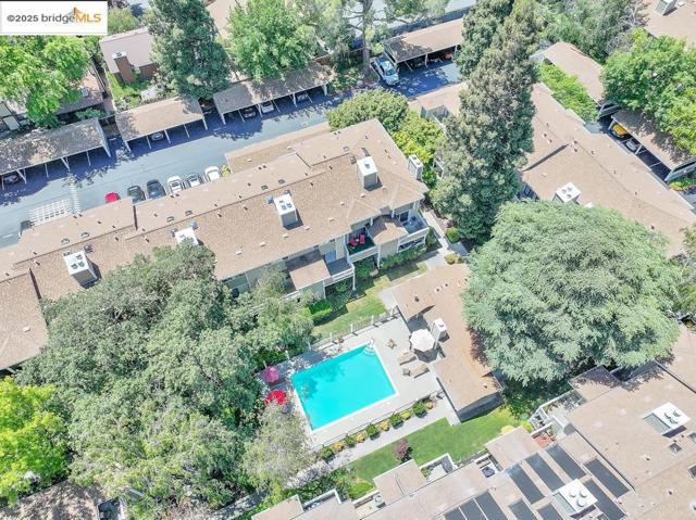 2587 Oak Rd, Walnut Creek CA: https://media.crmls.org/mediaz/698815e5-8d25-417e-bb3e-8195a0a9752e.jpg