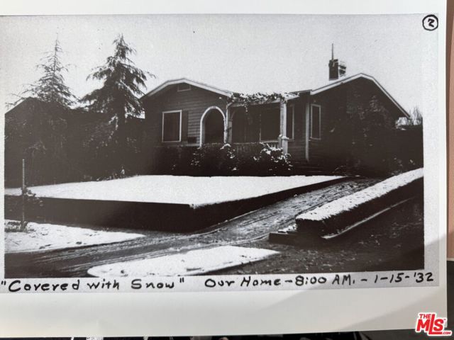1105 E Claremont Street, Pasadena CA: https://media.crmls.org/mediaz/698849d4-c74f-4f67-aa7a-450900f50a2e.jpg