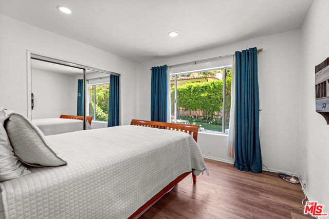 1109 Chantilly Road, Los Angeles CA: https://media.crmls.org/mediaz/69885261-3e0b-4702-9424-3a7ddd0dd2a2.jpg