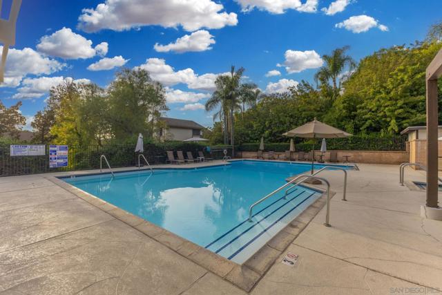 1363 Timberpond Dr, El Cajon CA: https://media.crmls.org/mediaz/6988b319-0b11-46bf-b18f-d8810e373c6d.jpg