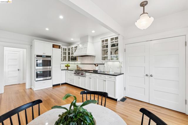 Image 21 of 60 For 2035 Francisco St