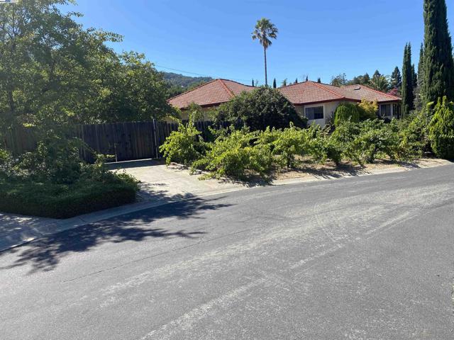 11 Foothill Lane, Pleasanton CA: https://media.crmls.org/mediaz/6989c3b9-2814-4ab6-a801-72c495e57f73.jpg