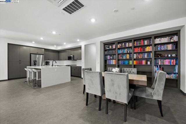 5483 Melissa Ln, Dublin CA: https://media.crmls.org/mediaz/6989d3d7-ca4c-4770-a1f7-33df7a6267d3.jpg