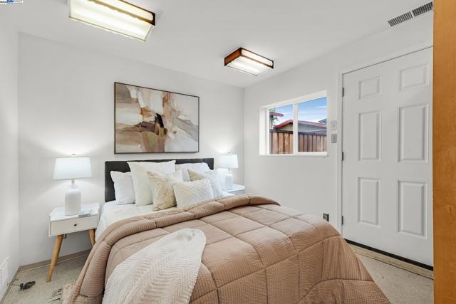 589 S M St, Livermore CA: https://media.crmls.org/mediaz/698a2648-b62a-4a71-9d02-2468ea20e105.jpg