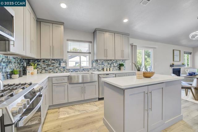 3899 Creekside Way, Oakley CA: https://media.crmls.org/mediaz/698a9b1b-9da1-4352-bd1a-159c4718c451.jpg