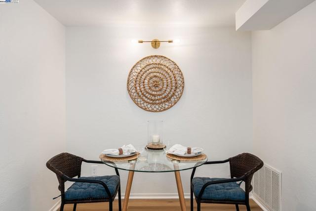 5731 Hermann St, Oakland CA: https://media.crmls.org/mediaz/698ab120-5039-46d7-b597-85824b165bfb.jpg
