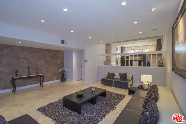 6205 1/2 Nita Avenue, Woodland Hills CA: https://media.crmls.org/mediaz/698aef99-5c86-4e64-8b03-f1f31a412153.jpg