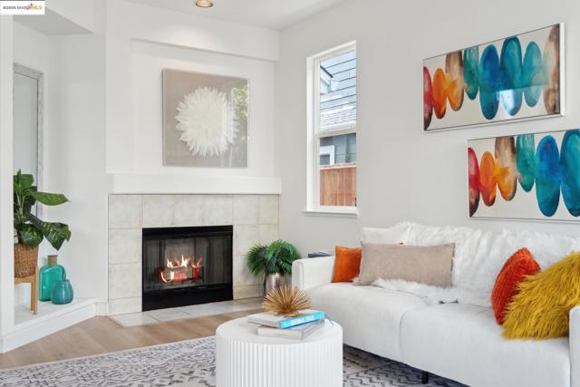102 Waterview Dr, Richmond CA: https://media.crmls.org/mediaz/698bbc09-fd8c-4543-a2a8-4db5c08983e4.jpg