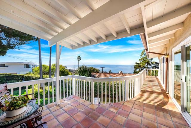 6130 Terryhill Drive, La Jolla CA: https://media.crmls.org/mediaz/698c336e-9cef-496e-b895-a4cc9a3de1bf.jpg