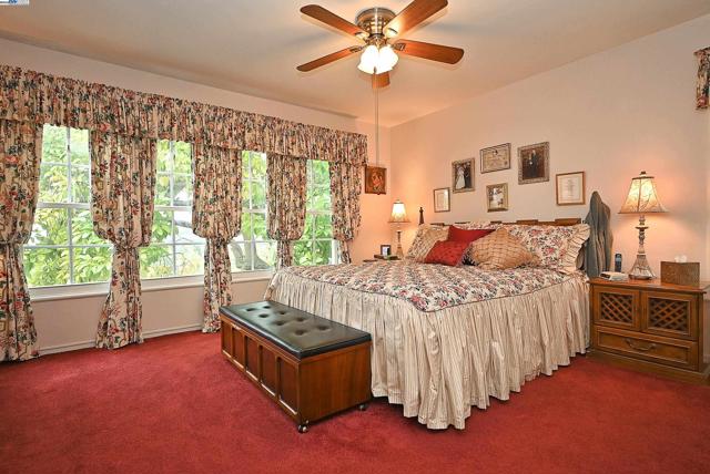 1380 E Juana Ave, San Leandro CA: https://media.crmls.org/mediaz/698c3864-c528-4605-aa7b-6e94853ab645.jpg