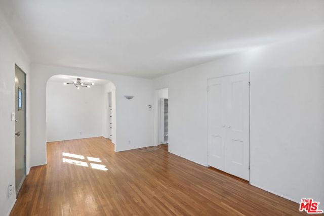 1027 12th Street, Santa Monica CA: https://media.crmls.org/mediaz/698c5186-8d39-433c-8adb-1a20ad1b1d6d.jpg