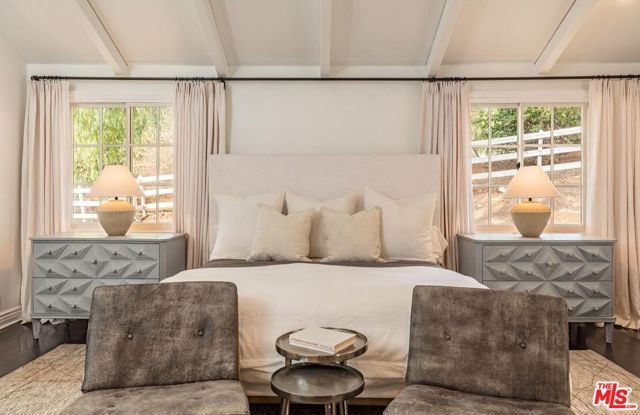 5840 Round Meadow Road, Hidden Hills CA: https://media.crmls.org/mediaz/698d1ba5-65c4-4e20-8147-3e759aabce57.jpg