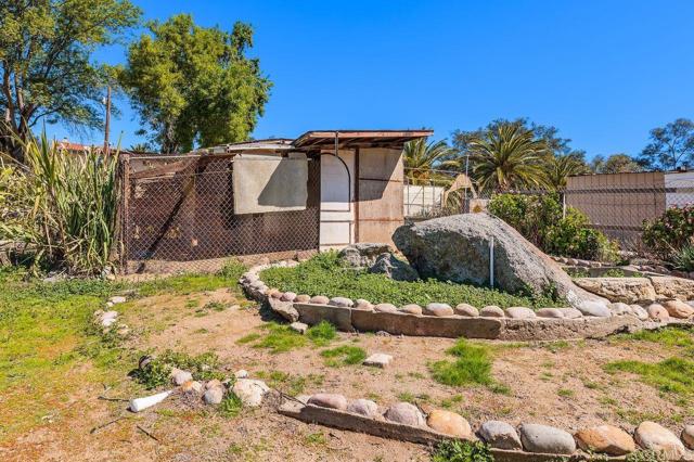 31600 Oak Glen Road, Valley Center CA: https://media.crmls.org/mediaz/698d4b59-f4c8-4556-83eb-8e85c68ed66d.jpg
