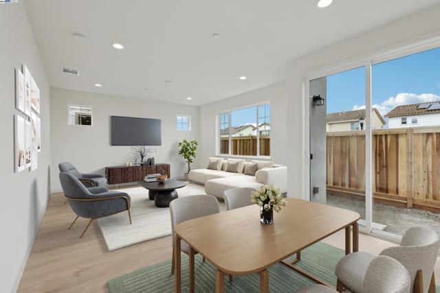 231 Mindy Way, Pittsburg CA: https://media.crmls.org/mediaz/698d544e-e818-4ced-be72-ced905a42b25.jpg