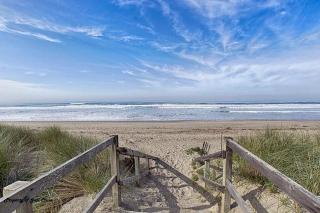 101 Shell Drive, La Selva Beach CA: https://media.crmls.org/mediaz/698db03e-5cfc-42fe-872e-2bd65042c655.jpg
