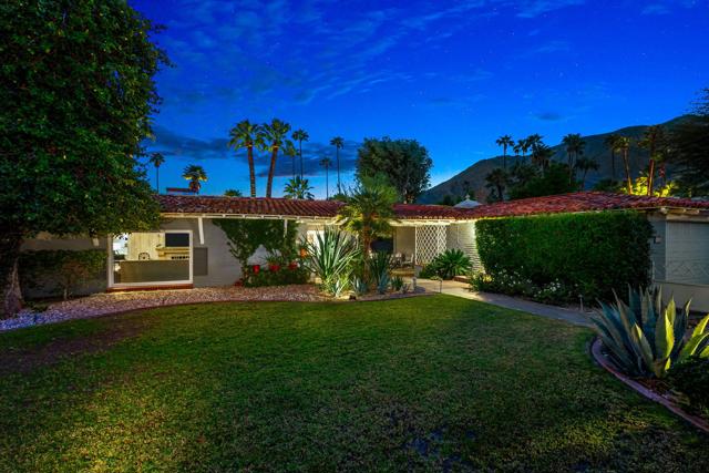 365 Camino Norte, Palm Springs CA: https://media.crmls.org/mediaz/698dbeb0-eaab-4e69-aa38-50e35bdf3743.jpg