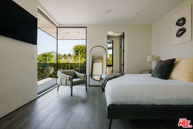 515 N Harper Avenue, Los Angeles CA: https://media.crmls.org/mediaz/698e1041-2a2a-49d5-b8b8-4298037d7c97.jpg