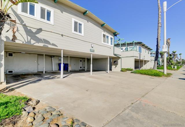 1680 B Seacoast Drive Unit B, Imperial Beach CA: https://media.crmls.org/mediaz/698e46b3-4ff4-464f-a603-d5cbd1aa8011.jpg
