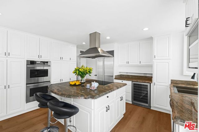 339 N Palm Drive, Beverly Hills CA: https://media.crmls.org/mediaz/698e6847-aa83-4165-858b-949409c4c671.jpg