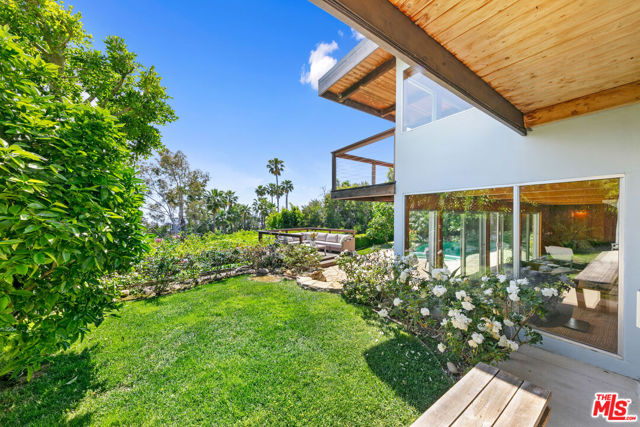 1470 N Tigertail Road, Los Angeles CA: https://media.crmls.org/mediaz/698e89f3-6109-4096-9833-d2ec674299e9.jpg