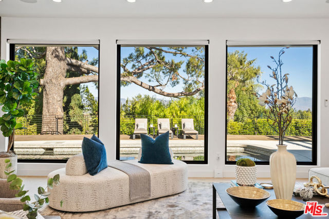 19536 Wells Drive, Tarzana CA: https://media.crmls.org/mediaz/698ecc8f-5e3c-407c-8ea2-348ecdc77477.jpg
