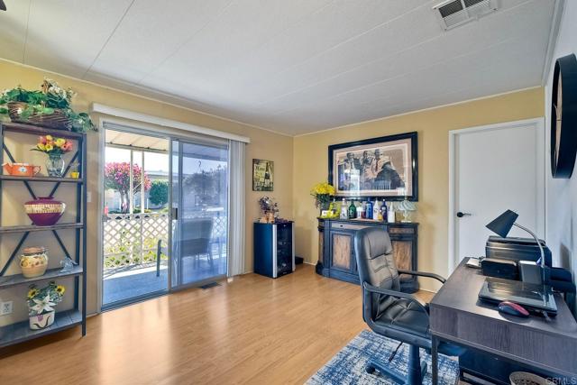 Detail Gallery Image 13 of 30 For 1010 E Bobier Dr #170,  Vista,  CA 92084 - 2 Beds | 2 Baths