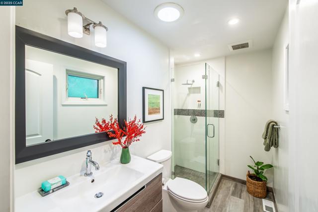 1085 Oak Hill Road #D, Lafayette CA: https://media.crmls.org/mediaz/699058ca-33c0-4ff1-a56c-ff37c24a1617.jpg