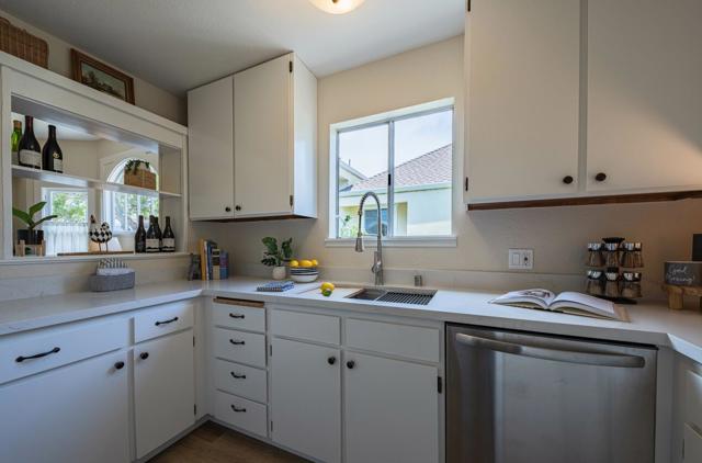 570572 Belden Street, Monterey CA: https://media.crmls.org/mediaz/69907ab5-52ce-4706-853d-ad12f5a53f41.jpg