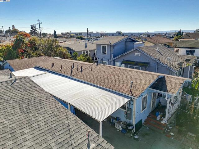 1506 52nd Ave, Oakland CA: https://media.crmls.org/mediaz/6990efa2-7450-4ab1-8623-49cff1f365b9.jpg