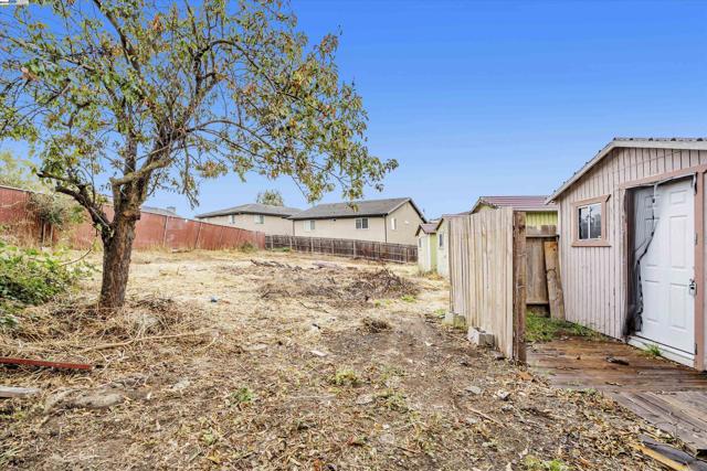 Image 20 of 23 For 22967 Maud Ave