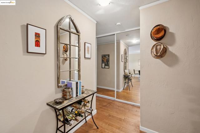 250 Whitmore St, Oakland CA: https://media.crmls.org/mediaz/69919038-e56d-4d54-9a76-bcc52000c8bd.jpg