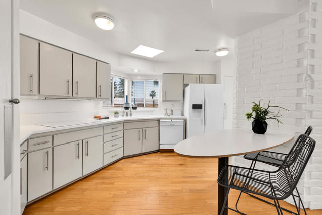 345 W Crestview Drive, Palm Springs, CA 92264