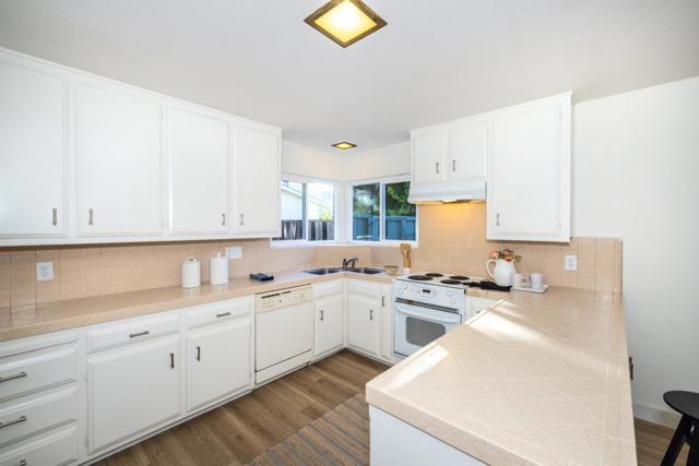 41484150 Byron Street, Palo Alto CA: https://media.crmls.org/mediaz/6991da14-6b1e-48d4-a86e-35fbb3ccf7dd.jpg