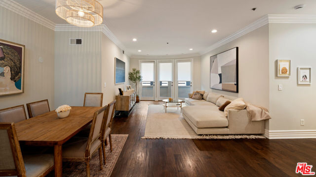 10364 Almayo Avenue, Los Angeles CA: https://media.crmls.org/mediaz/699349f7-f798-4bb5-a6a8-ca1283245d64.jpg