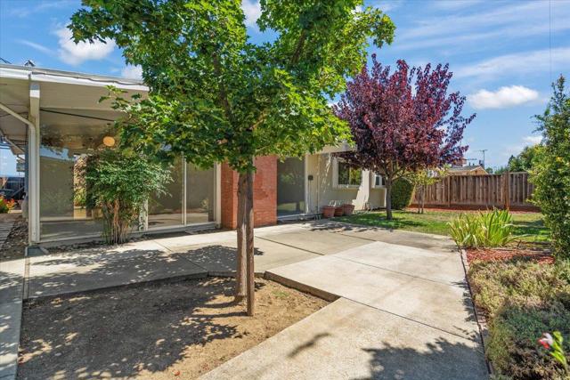 939 S Tantau Avenue, Cupertino CA: https://media.crmls.org/mediaz/69935731-001a-454c-9672-19222e8546a0.jpg