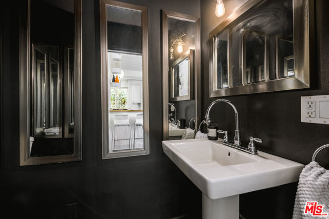 2225 N Cahuenga Boulevard, Los Angeles CA: https://media.crmls.org/mediaz/69939418-1171-4ad5-867d-3222d457f40c.jpg