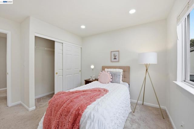 Image 31 of 55 For 15518 Harbor Way