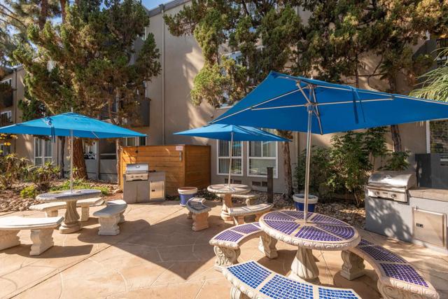 4860 Rolando Ct, San Diego CA: https://media.crmls.org/mediaz/6995168a-07d3-446d-9582-ea8842b86dbd.jpg