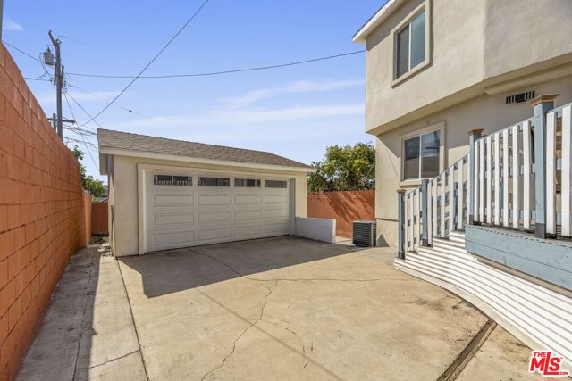 914 Alpha Street, Inglewood CA: https://media.crmls.org/mediaz/69954b3c-b108-4a48-81fc-56a05f05ac2b.jpg