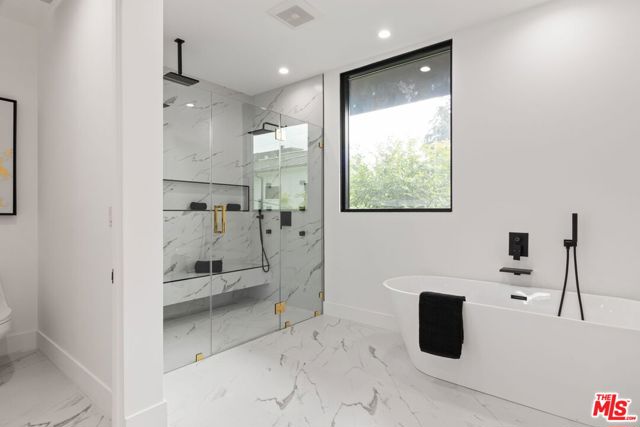 4535 Haskell Avenue, Encino CA: https://media.crmls.org/mediaz/69955c97-b1cd-46da-81ea-14eee51398a4.jpg