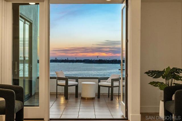 3535 Riviera Drive, San Diego CA: https://media.crmls.org/mediaz/699585b2-9dd6-4baa-abae-a5055658e264.jpg