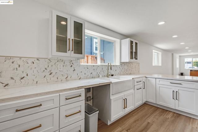 2906 Adeline St, Oakland CA: https://media.crmls.org/mediaz/69959cd7-1f5d-4ef8-b5c7-7d9a8bab9d6a.jpg