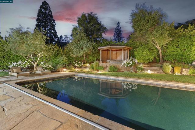 51 Ivy Dr, Orinda CA: https://media.crmls.org/mediaz/6995a3cd-d537-4624-9d36-b03bcc762727.jpg
