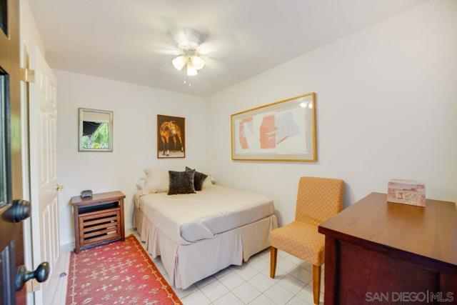 11 Country Glen Rd, Fallbrook CA: https://media.crmls.org/mediaz/6995af8a-79cd-423d-9742-6865316512fd.jpg